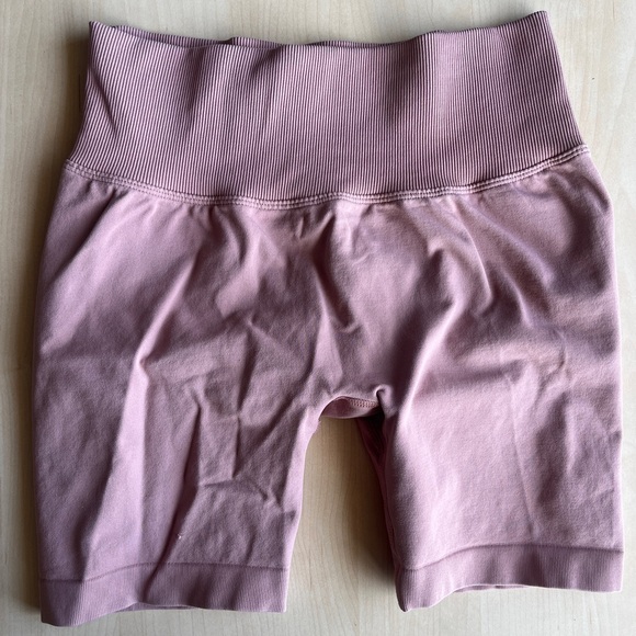 Naturyl By Niykee Booty Scrunch
Rosewater Shorts - The Niykee Short - Picture 3 of 7